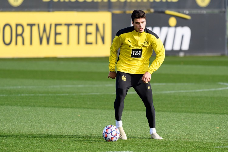 德天空：门兴想截胡帕尔马引进多特中场小雷纳，球员非常乐意转会