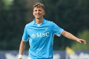 记者：沃尔夫斯堡与林德斯特伦达口头协议，正与那不勒斯深入谈判