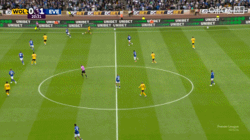 悼念离世爷爷!黄喜灿抢点破门,亲吻手臂文身&双手指天纪念