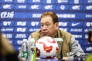 开云在线直播-斯卢茨基：谢鹏飞配的上今天的出场机会，于汉超目前还有些小伤病