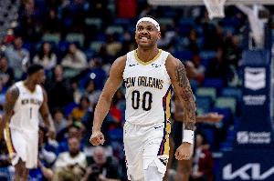 状态火热!布鲁斯-布朗半场7投5中&罚球2中2 得到14分2板2断